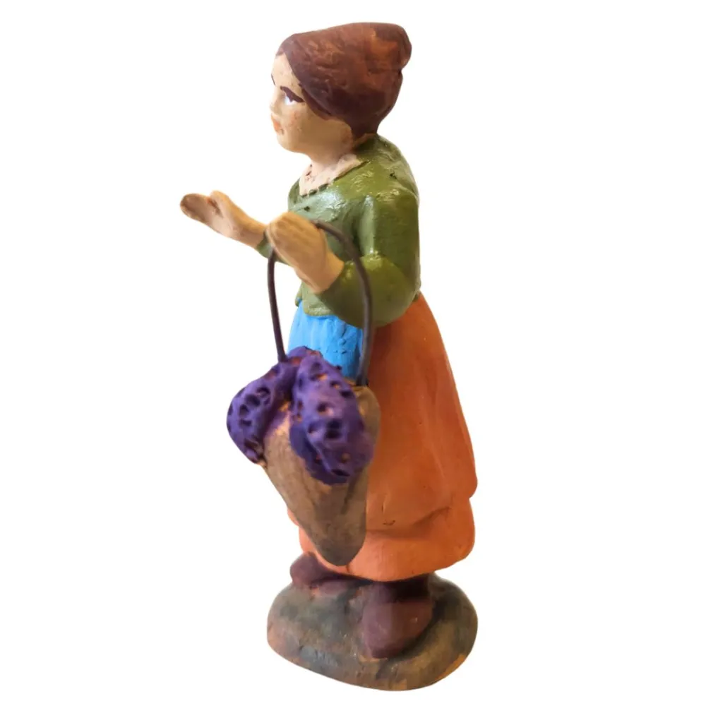 Donna con cesto uva in terracotta 7 cm