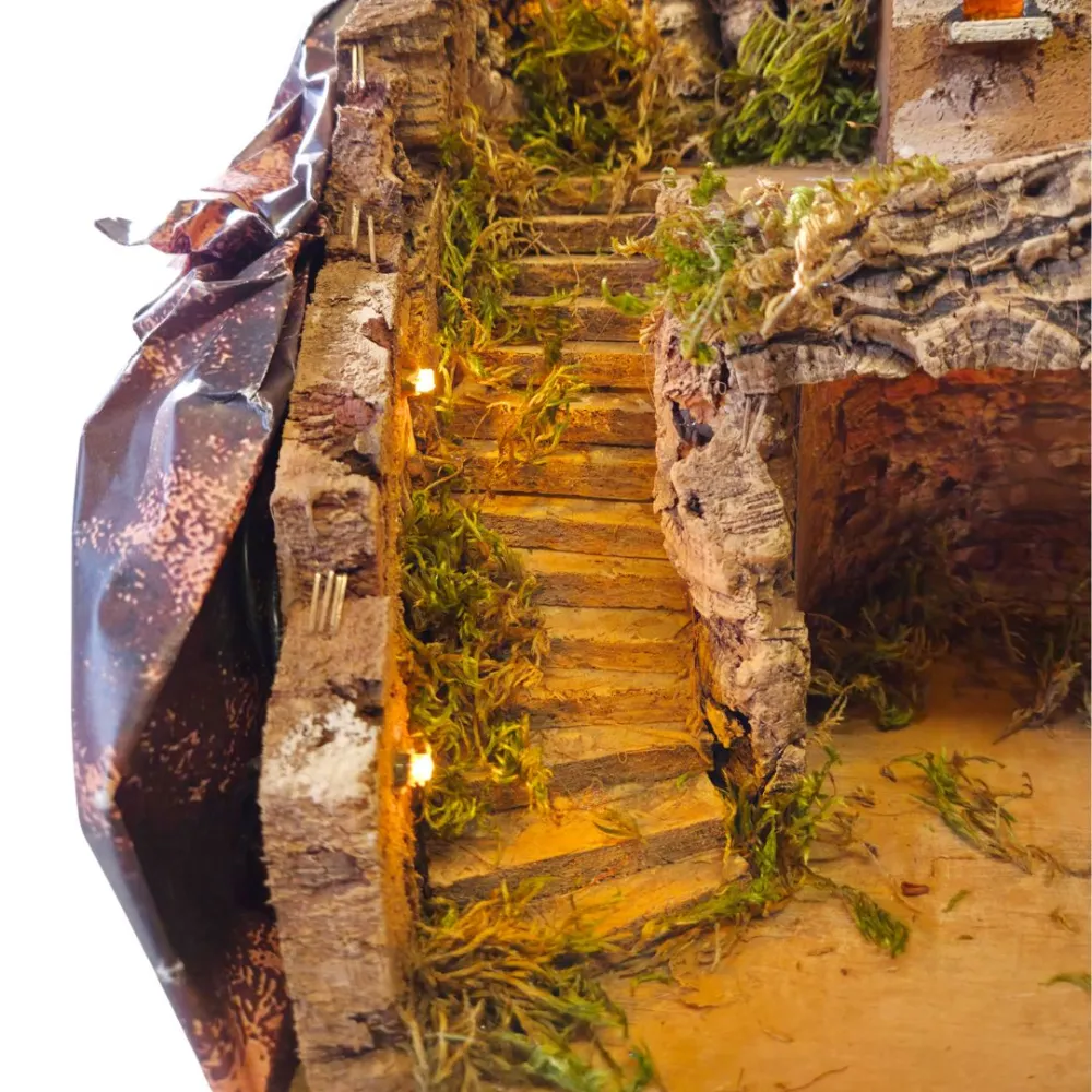 Borgo in legno e sughero con grotta e illuminazione per statue da 8-10 cm