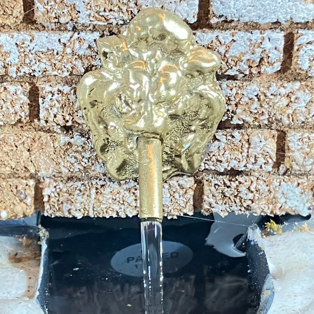 Fountain with crest for 10–12 cm Nativity figures