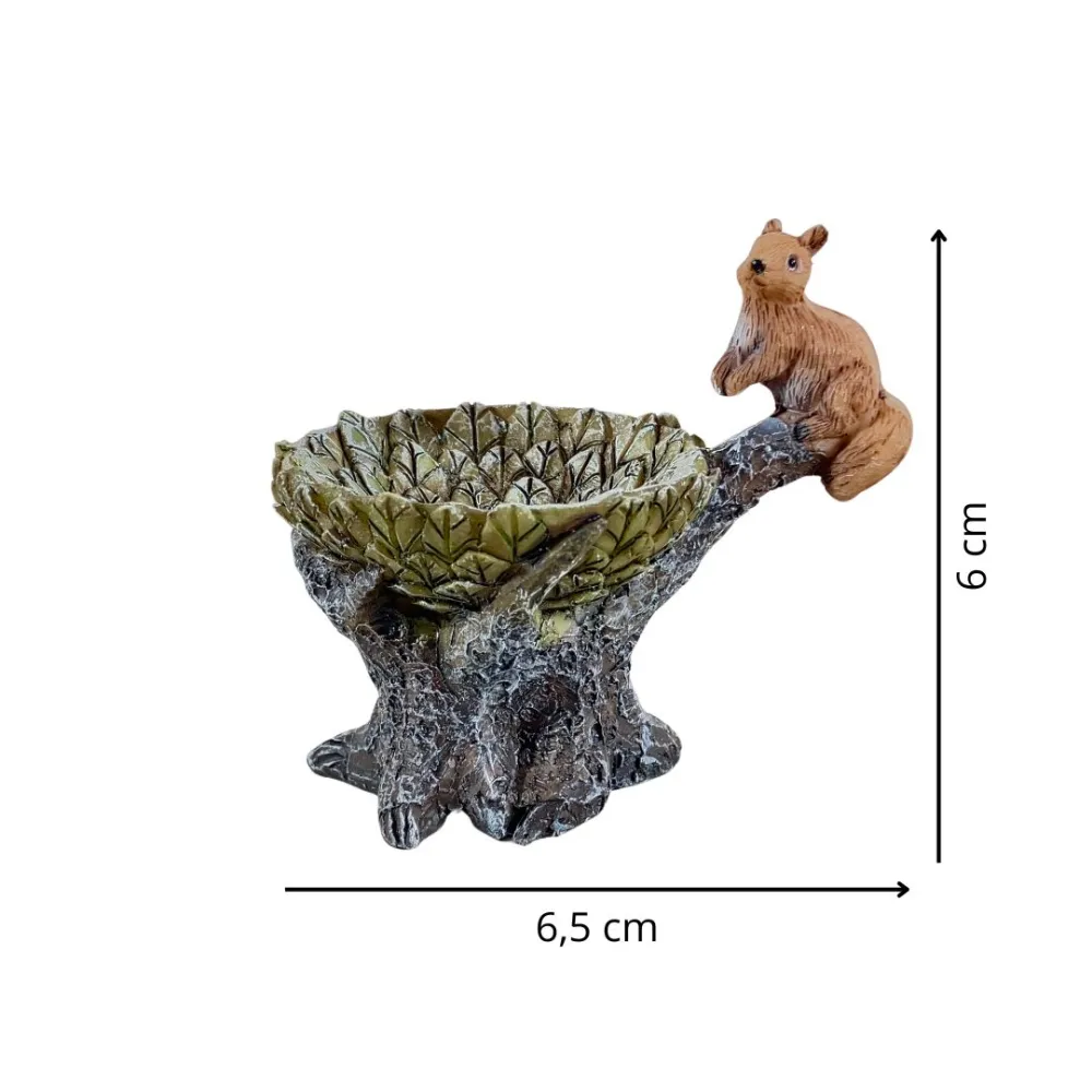 Resin Squirrel with Tree Trunk for 10–12 cm Nativity Figures