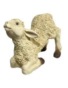 Agnello in resina in posizione di allattamento per statue da 25-30 cm