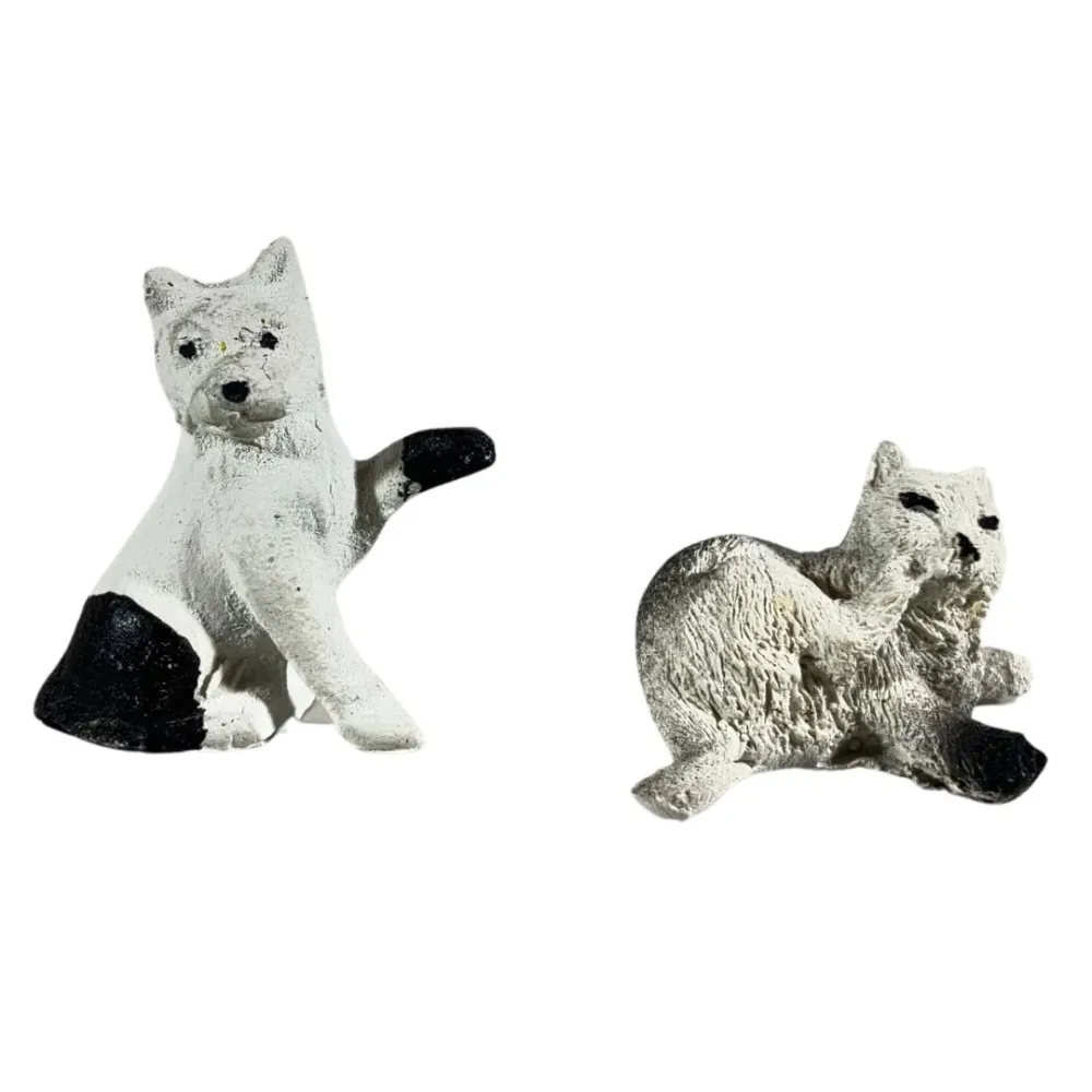 Set of Two Resin Cats for 12–15 cm Nativity Figures