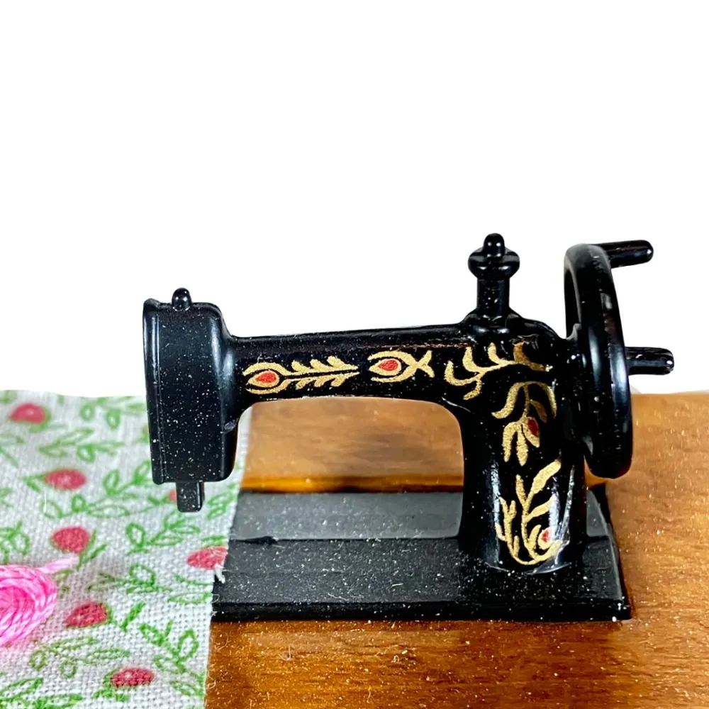 Sewing Machine for 12–15 cm Nativity Figures