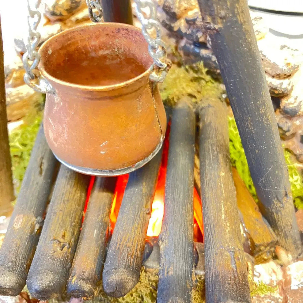 Campfire Brazier with Tripod for 12–15 cm Nativity Figures