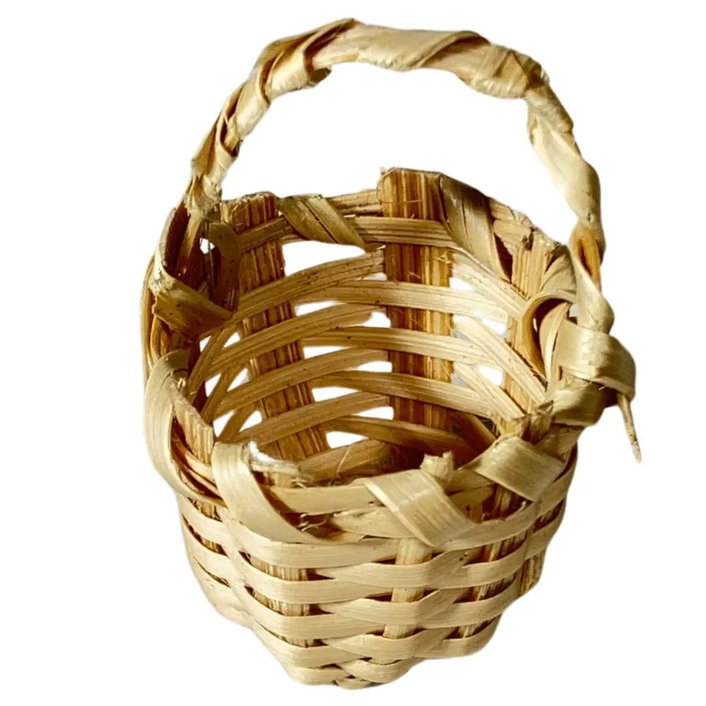 Cestino chiaro con manico in vimini per statue da 12-15 cm