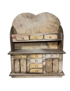 Credenza in legno a 9 cassetti e 4 sportelli per statue da 10 cm 2