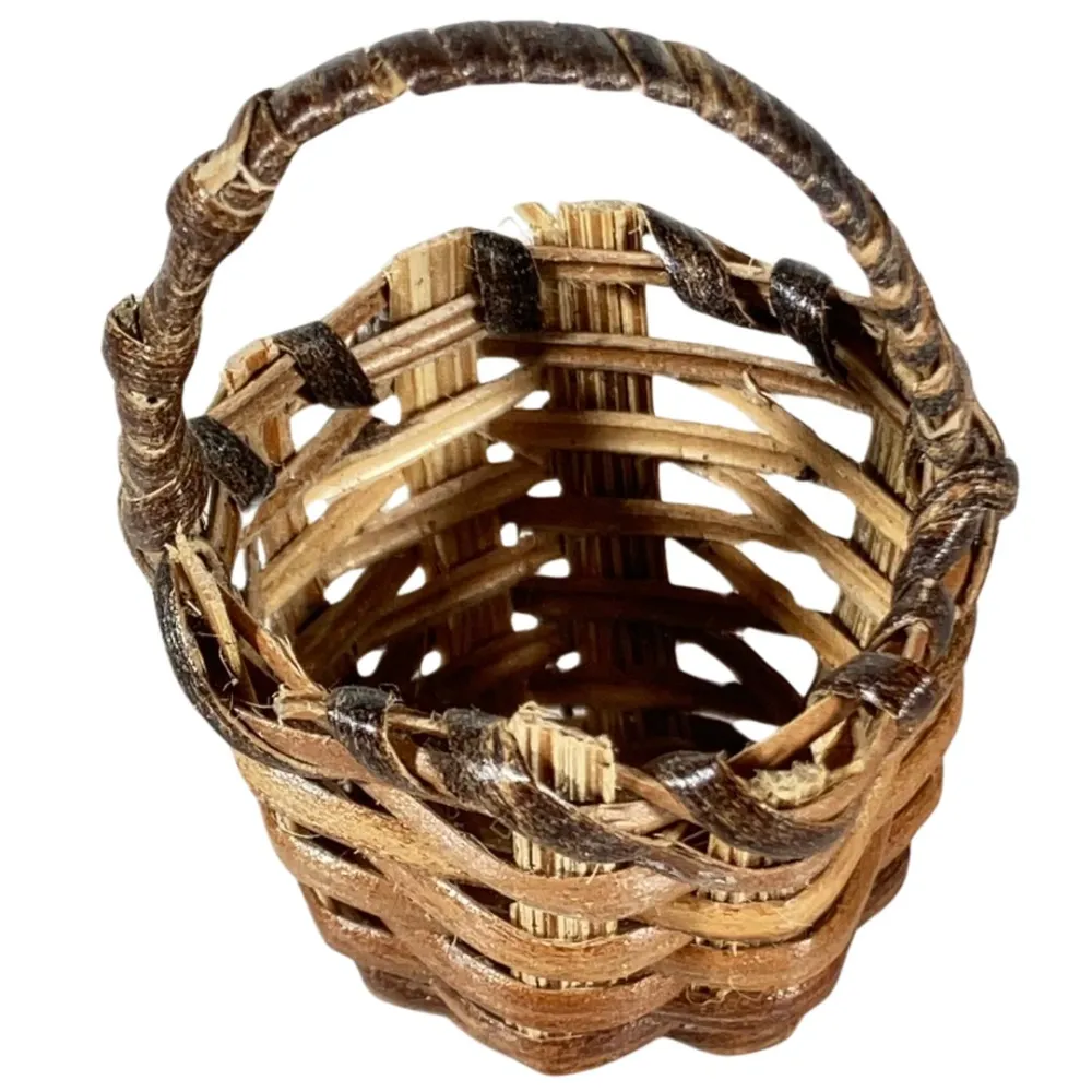 Two-Tone Wicker Basket with Handle for 15 cm Nativity Figures