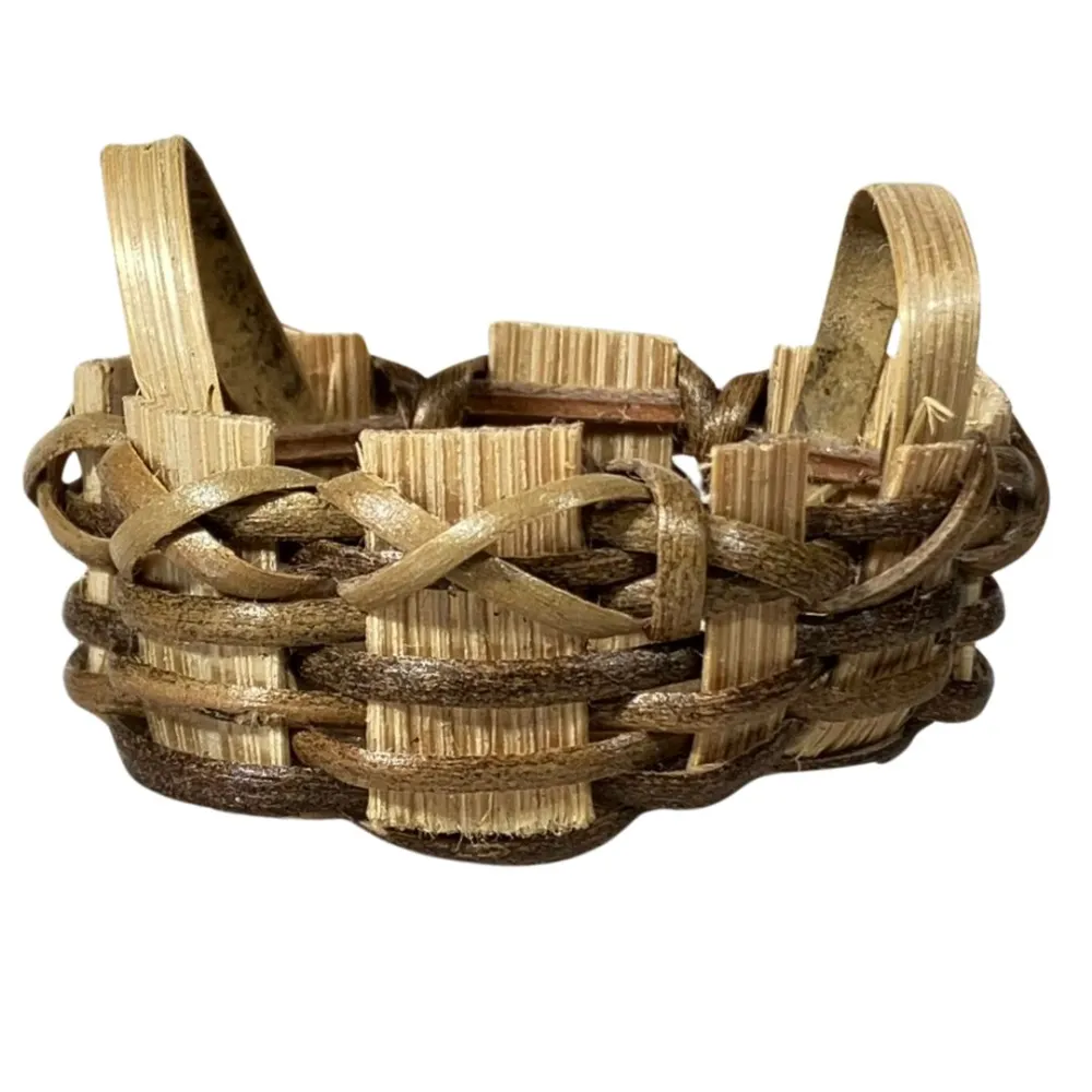 Two-Tone Oval Double-Handled Wicker Basket for 15–20 cm Nativity Figures