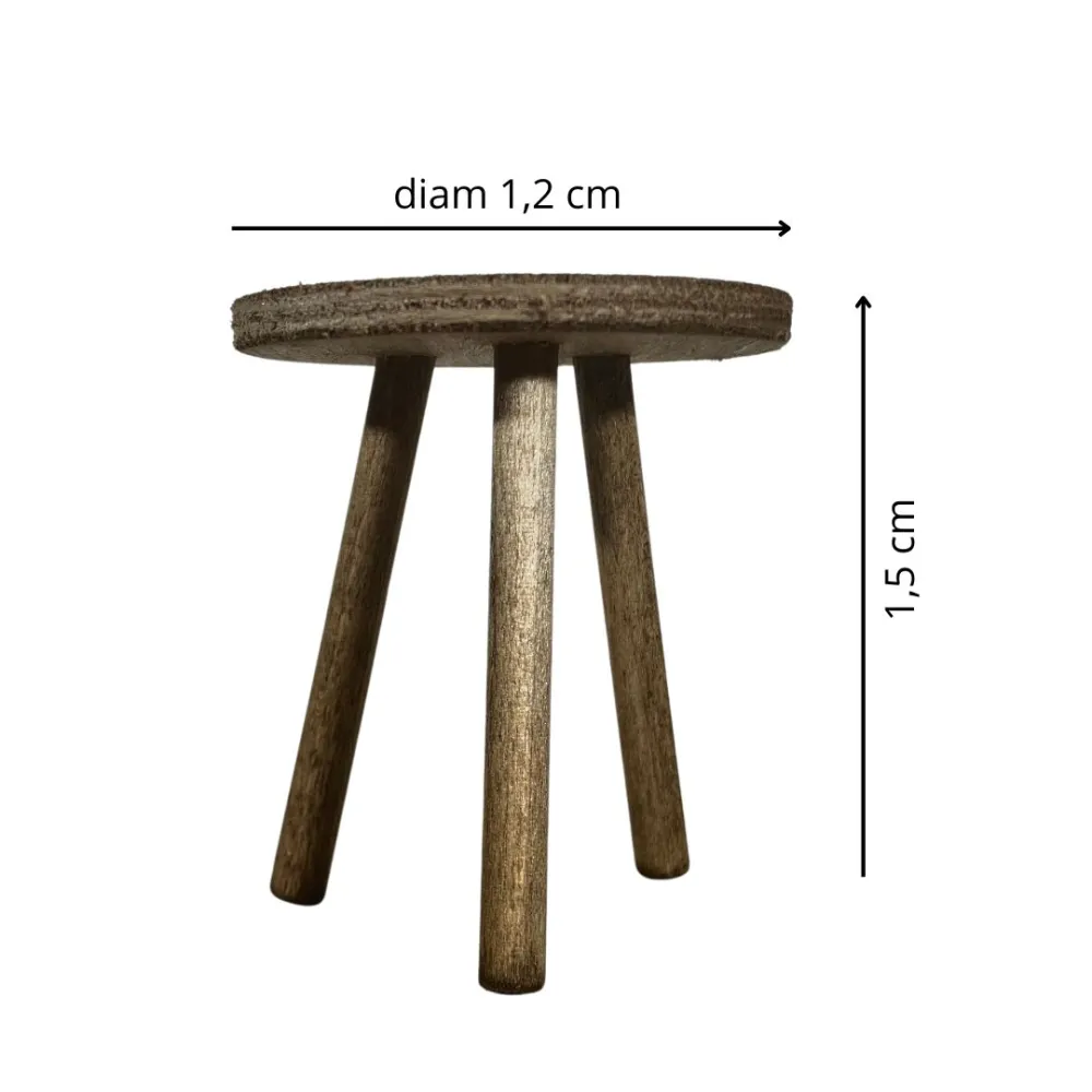 Round three-legged wooden stool for 5 cm Nativity figures