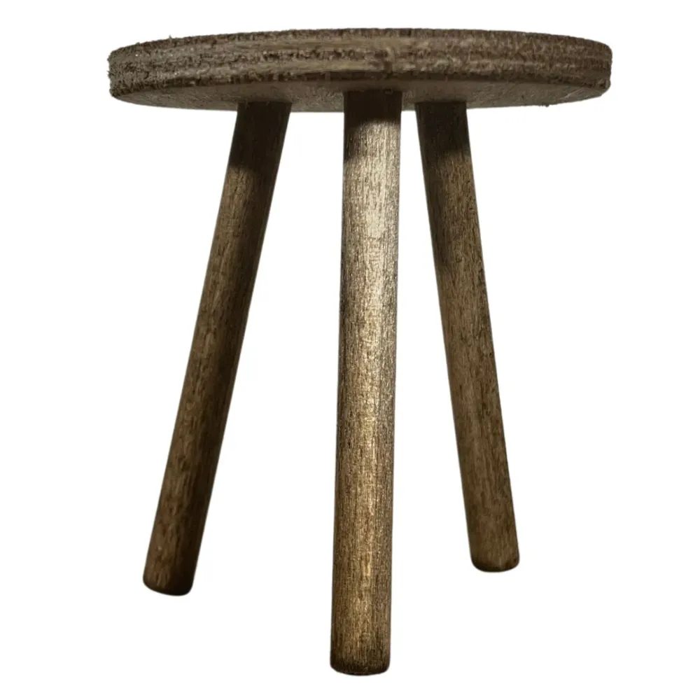 Round three-legged wooden stool for 12-15 cm Nativity figures