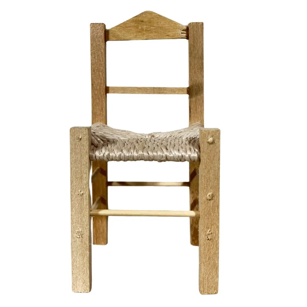 Wooden chair with straw seat for 15 cm Nativity figures