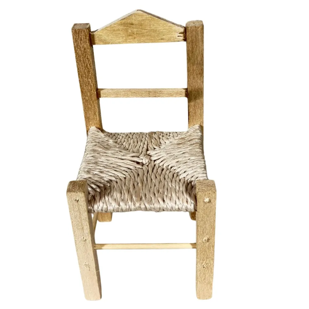 Wooden chair with straw seat for 15 cm Nativity figures