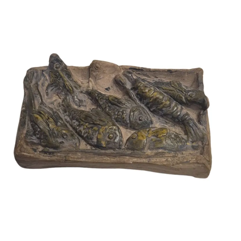 Plaster Crate with Fish for 30 cm Nativity Figures