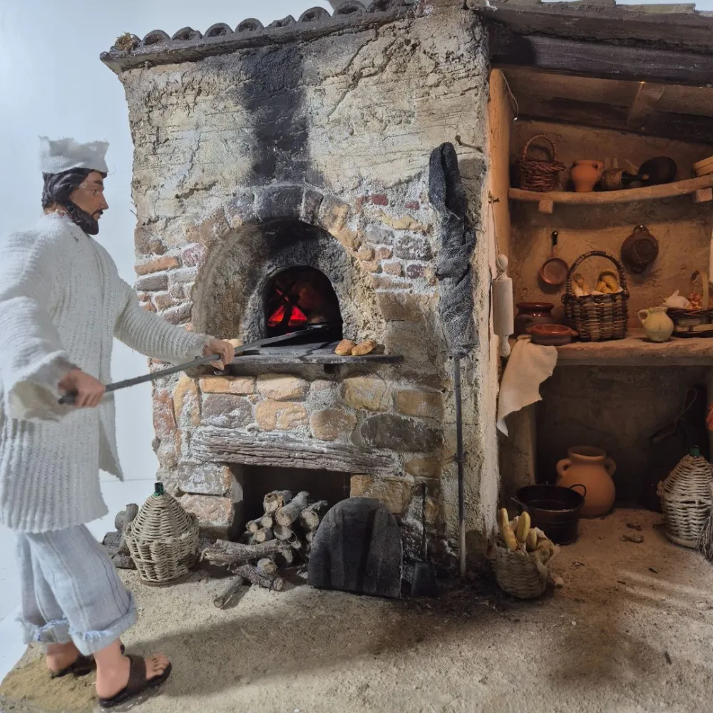 Animated "Lux" Traditional Baker with Real Smoke Effect - 30 cm