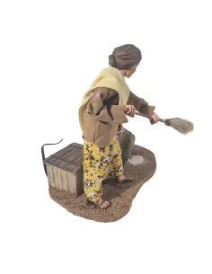 Animated Traditional Woman Chasing a Mouse - 30 cm 2