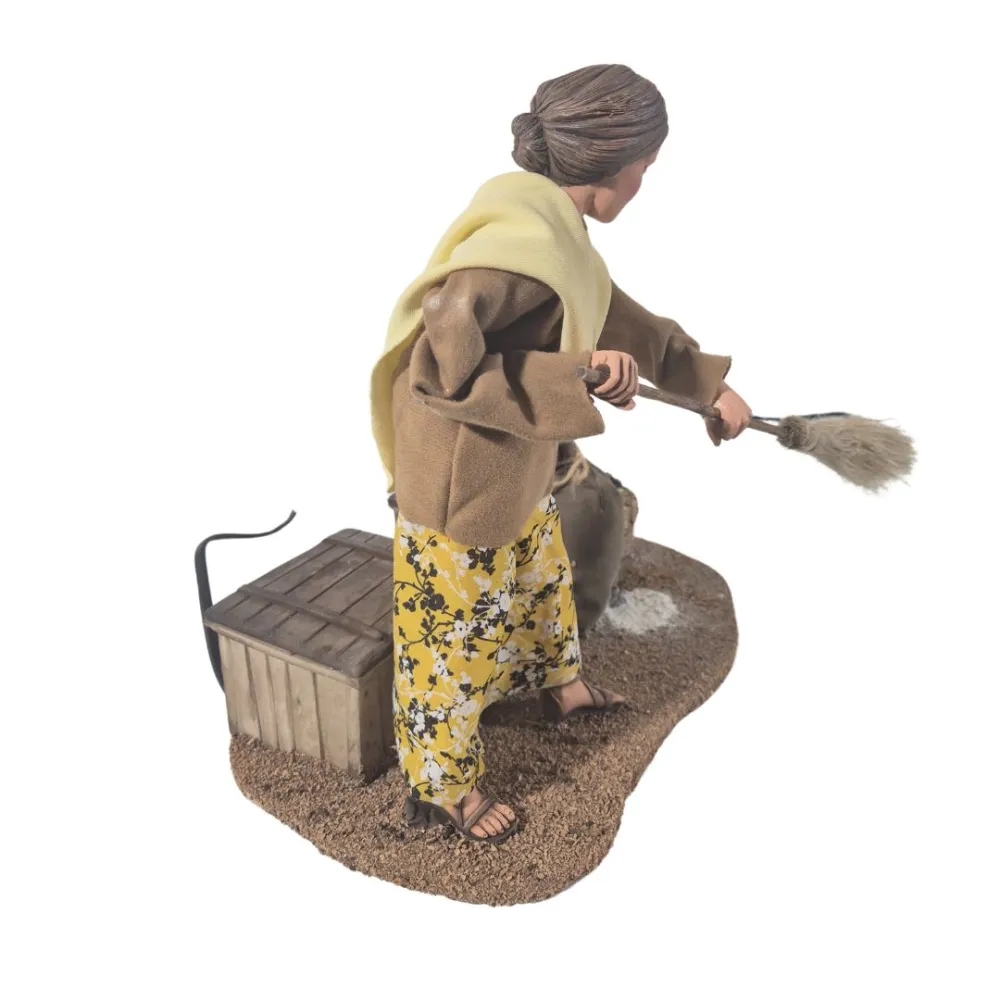 Animated Traditional Woman Chasing a Mouse - 30 cm