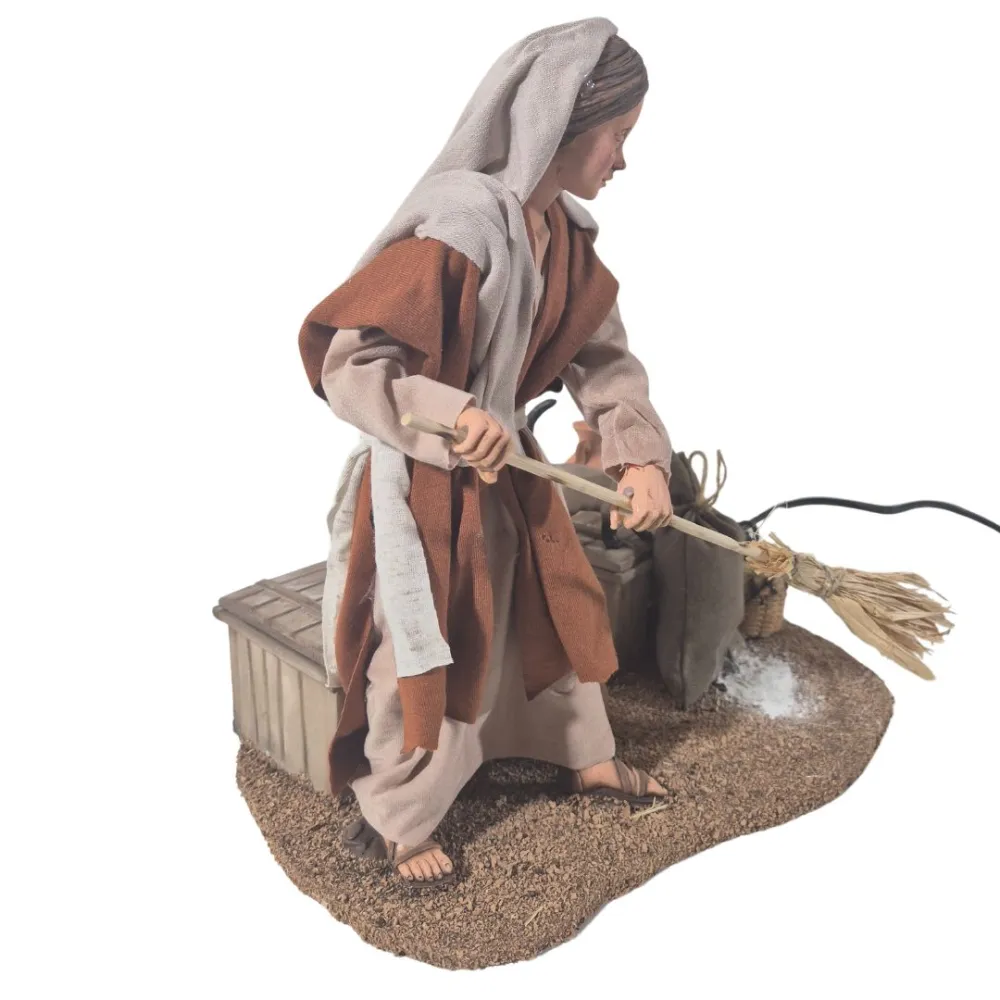 Animated Palestinian Woman Chasing a Mouse - 30 cm
