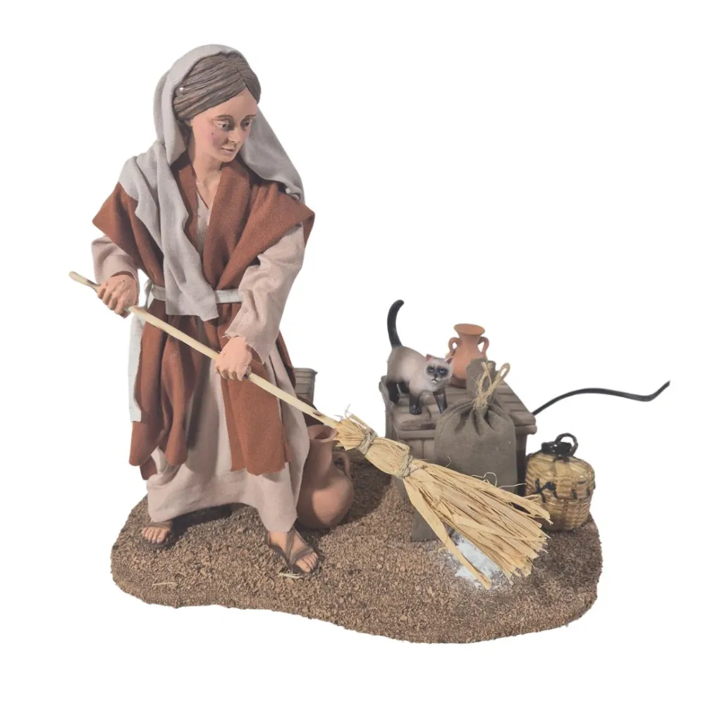 Animated Palestinian Woman Chasing a Mouse - 30 cm