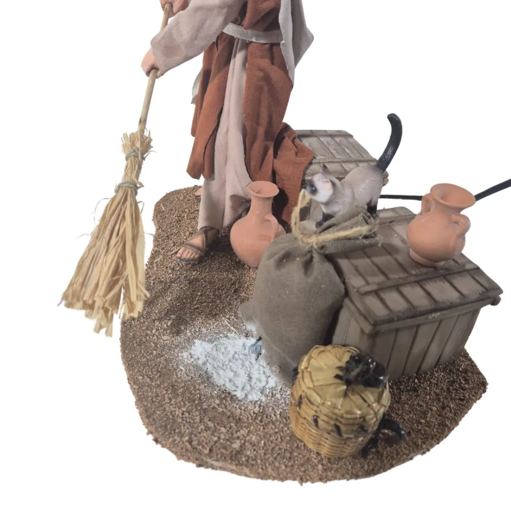 Animated Palestinian Woman Chasing a Mouse - 30 cm