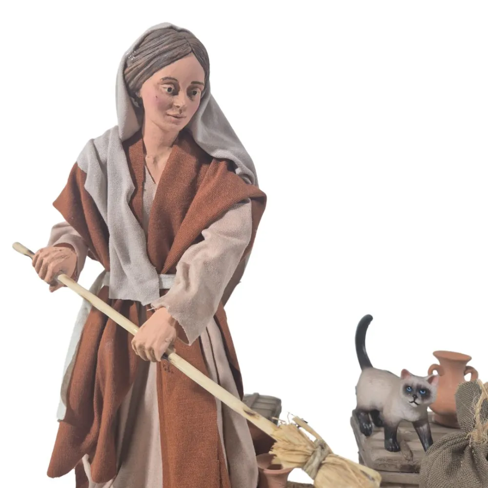 Animated Palestinian Woman Chasing a Mouse - 30 cm