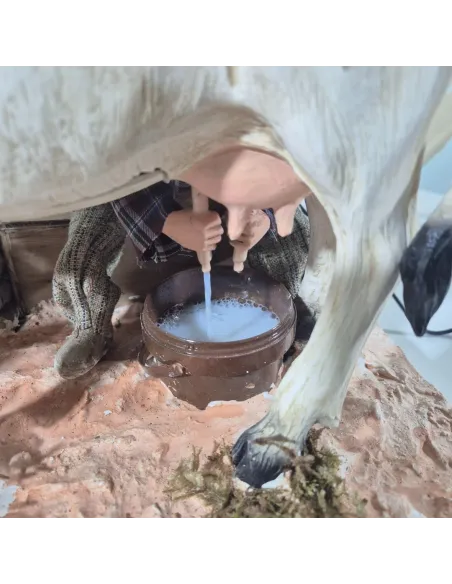 Animated Traditional Milker with White Cow - 30 cm