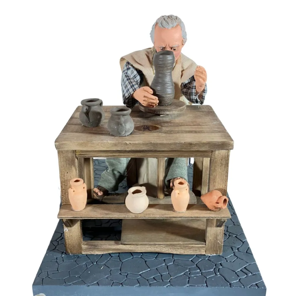 Animated Traditional Potter - 30 cm