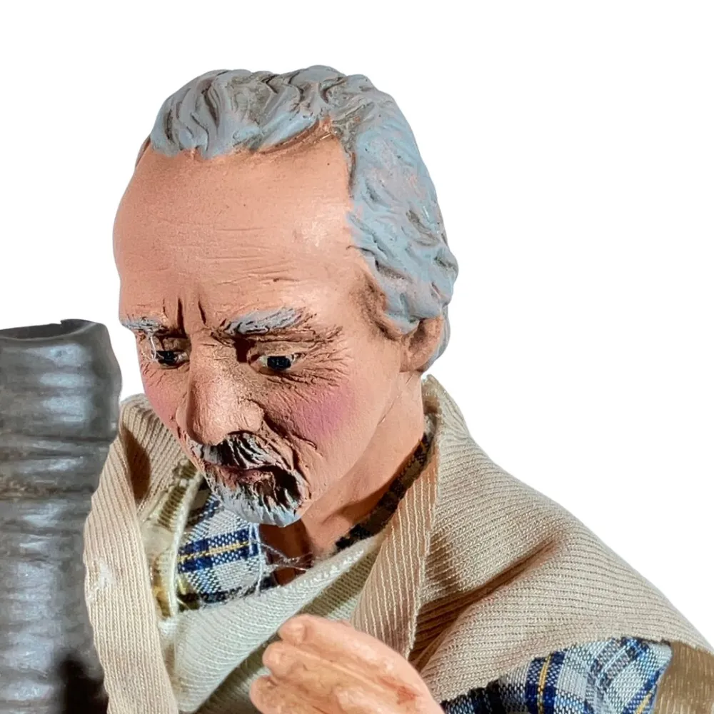Animated Traditional Potter - 30 cm