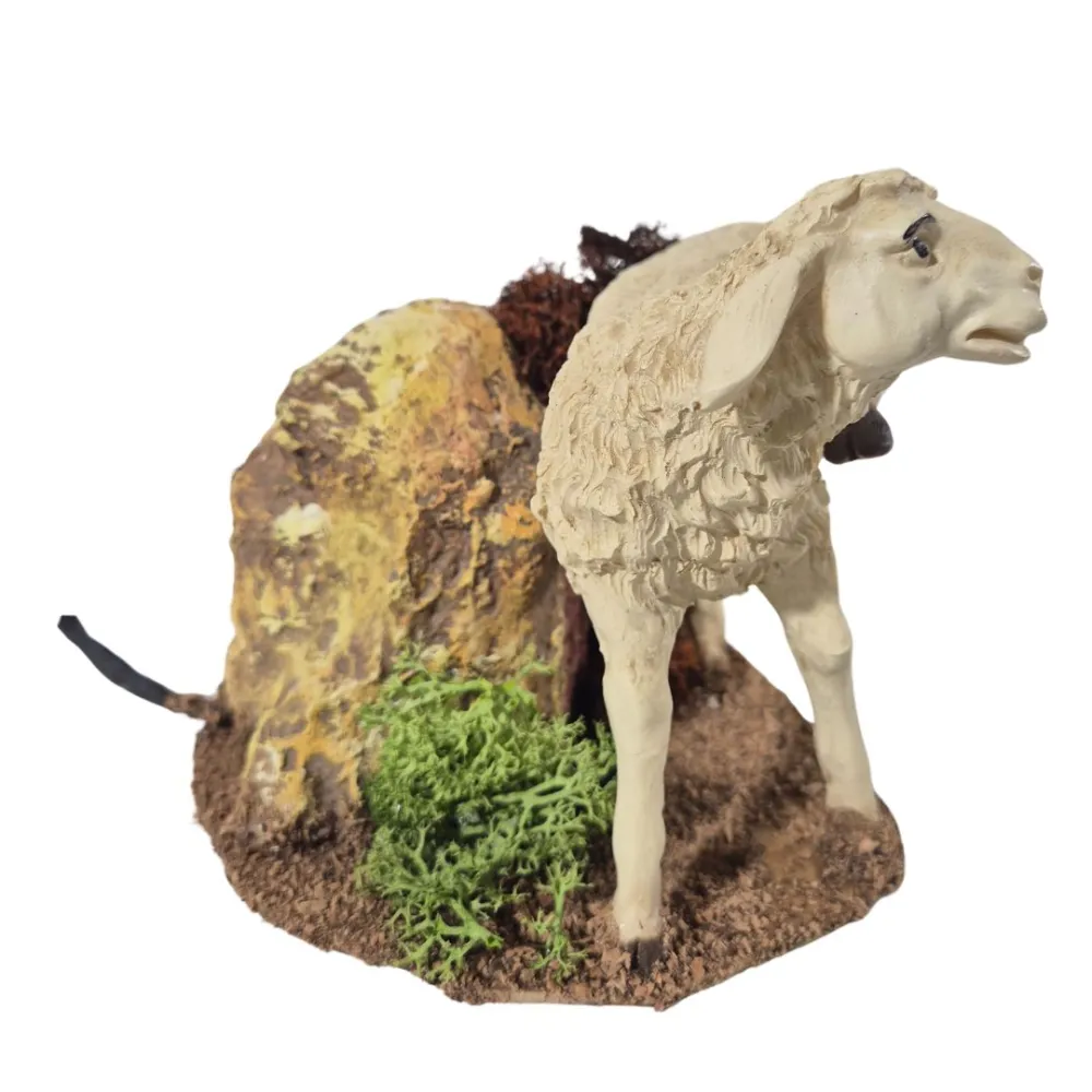 Pecora che si gratta l'orecchio in movimento per statue da 30 cm