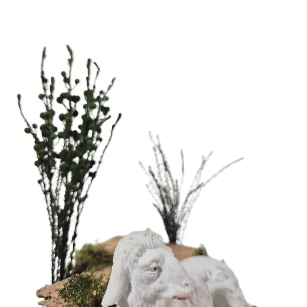 Pecora "Eco" sdraiata gira la testa in movimento per statue da 30 cm