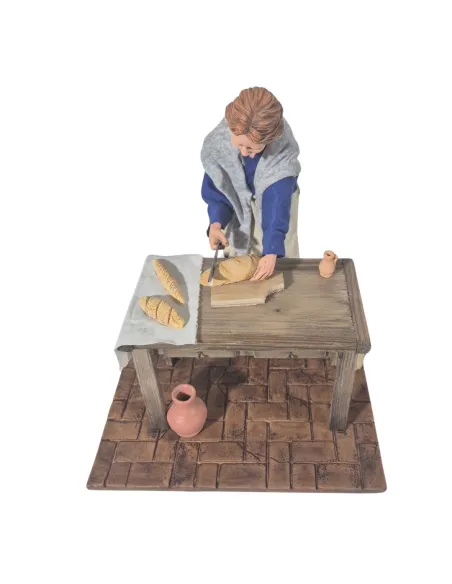 Donna che affetta il pane popolare in movimento 30 cm