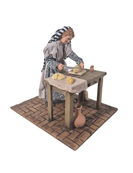 Donna che affetta il pane palestinese in movimento 30 cm