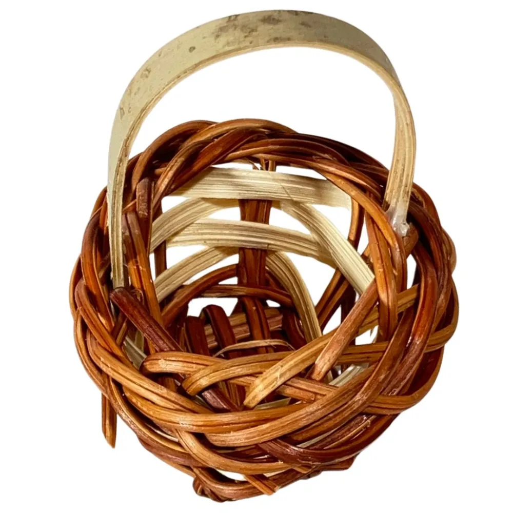 Two-Tone Oval Wicker Basket with Handle for 20 cm Nativity Figures