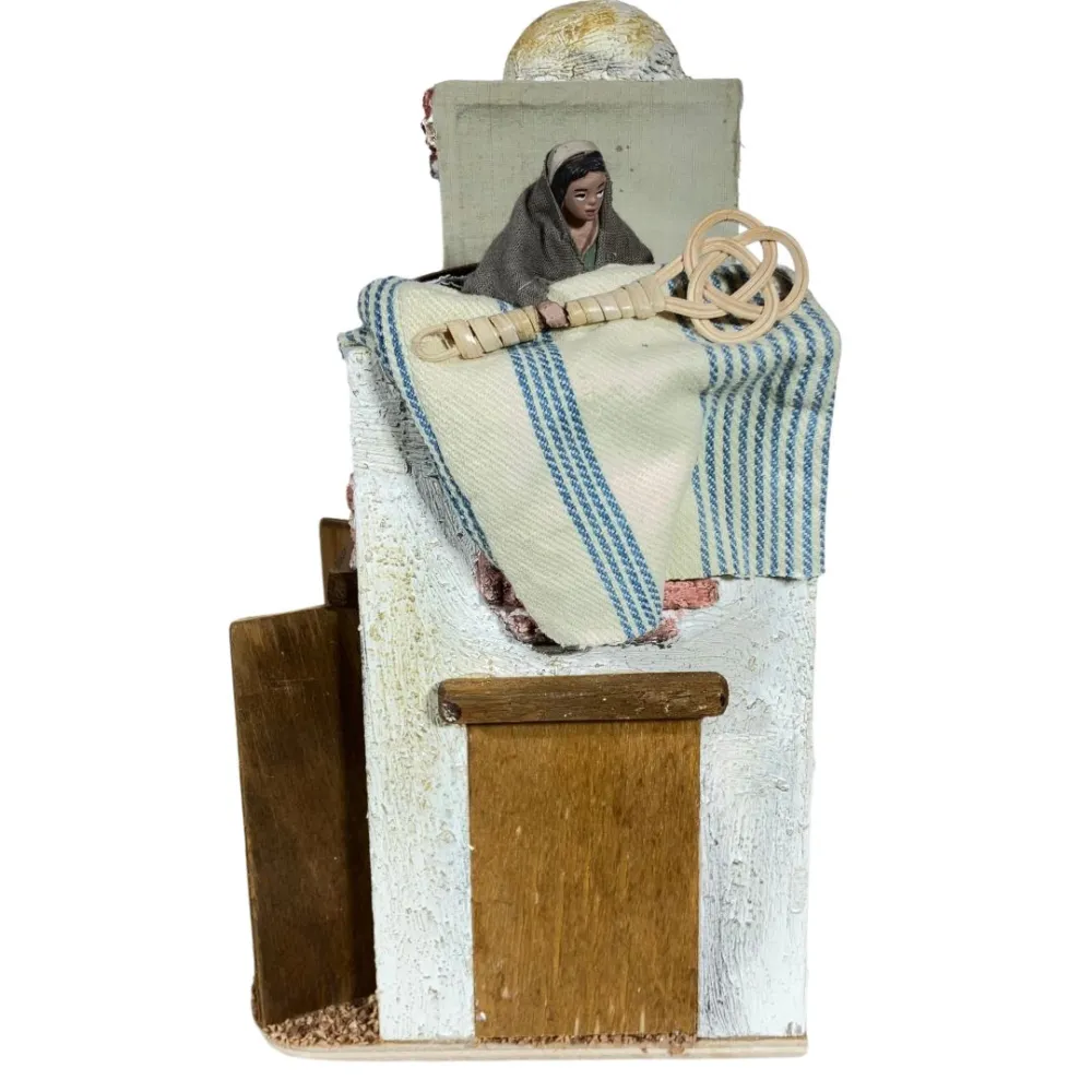 Animated 10 cm Oliver Woman with Carpet Beater