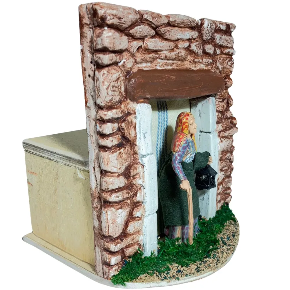 Animated 10 cm Landi Elderly Woman with Lantern