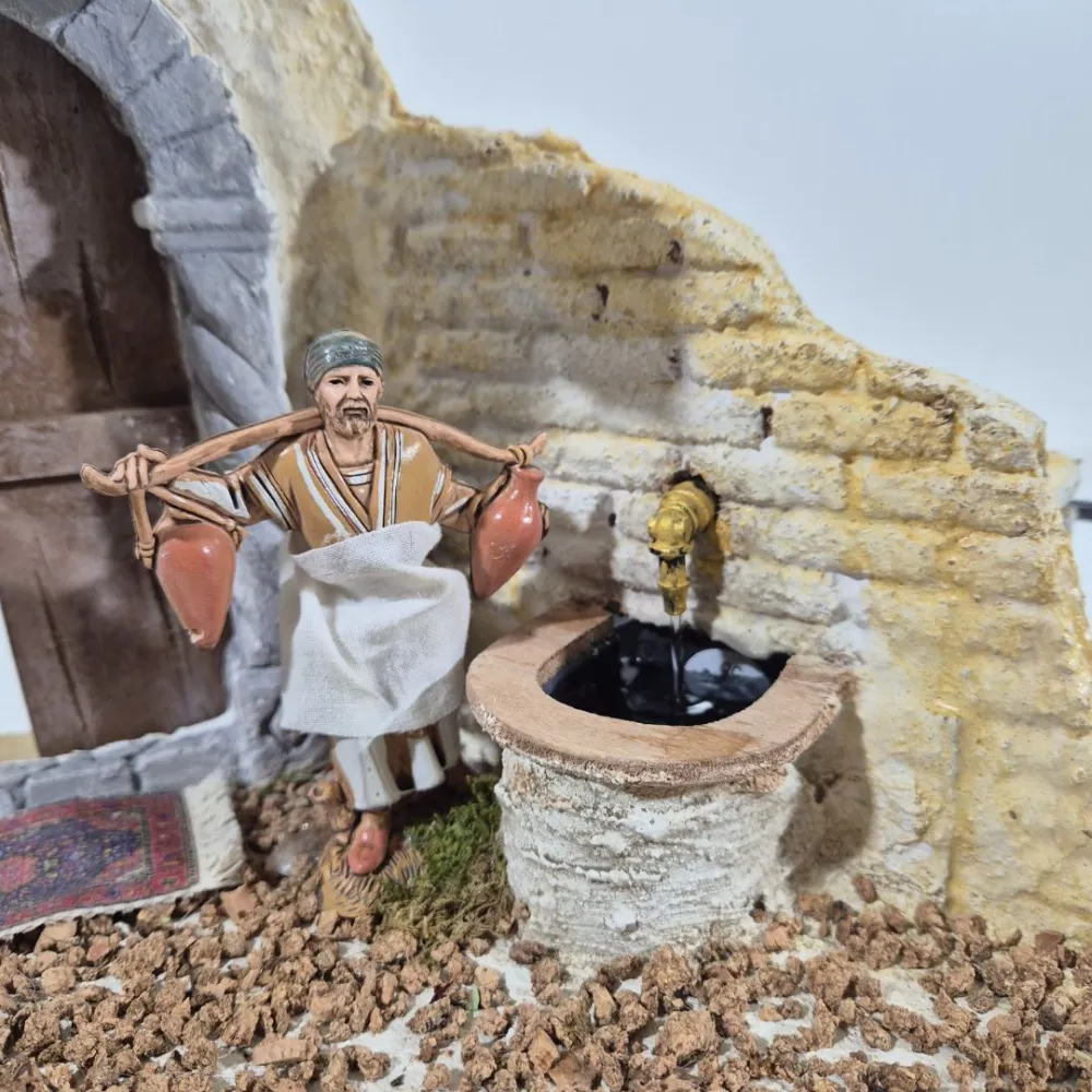 Animated 10 cm Landi Water Carrier with Working Fountain