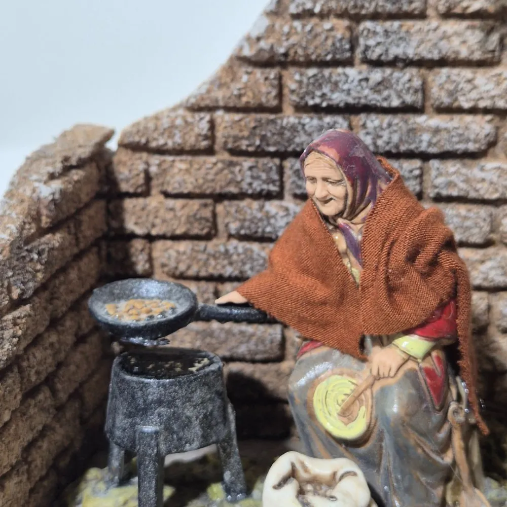 Animated 10 cm Landi Chestnut Roasting Scene