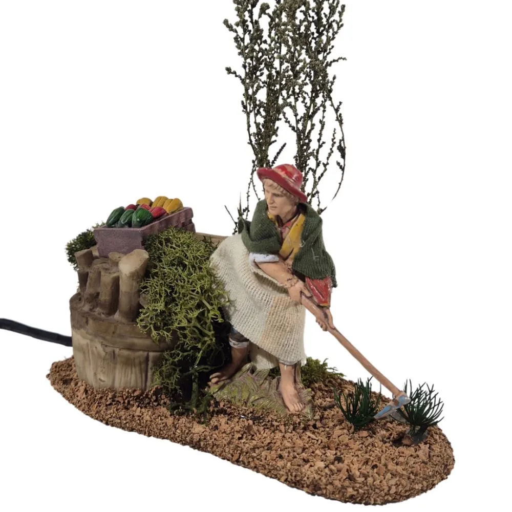 Animated 10 cm Landi Hoeing Farmer