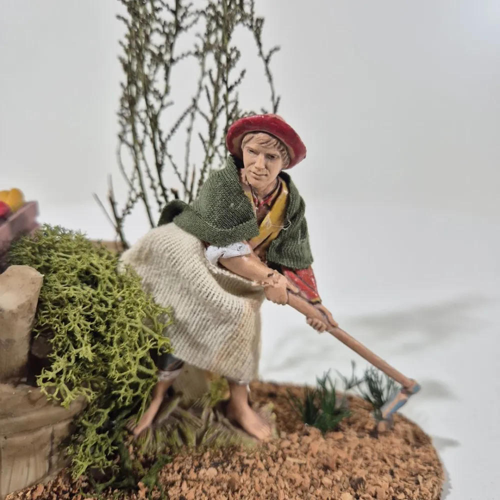 Animated 10 cm Landi Hoeing Farmer