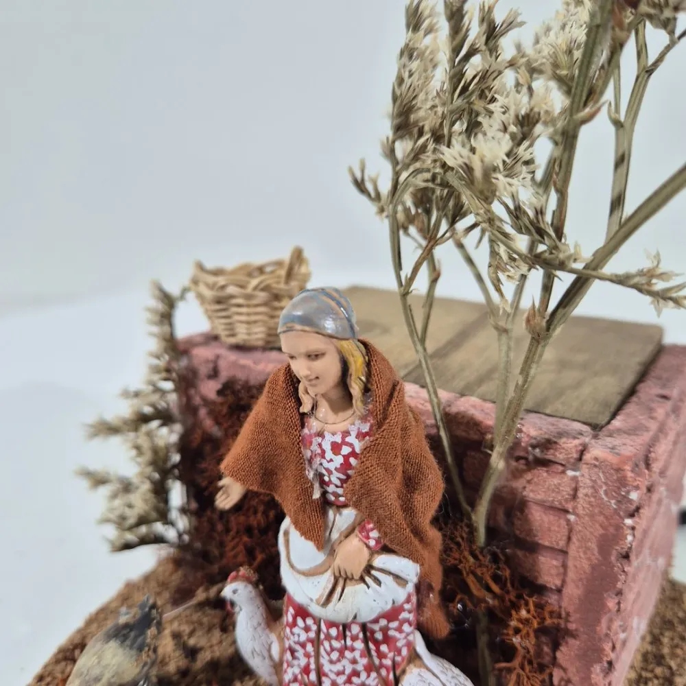 Animated 10 cm Landi Woman with Hen