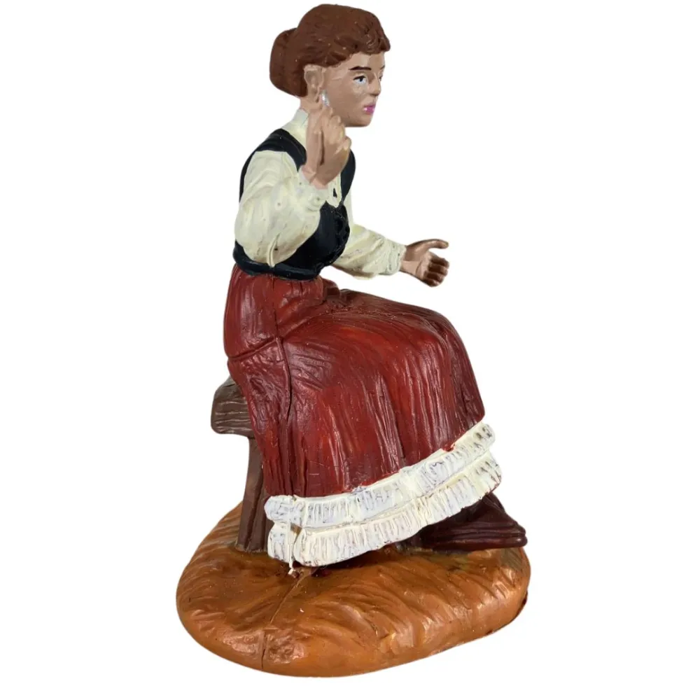 Oliver Woman Sewing, 10 cm