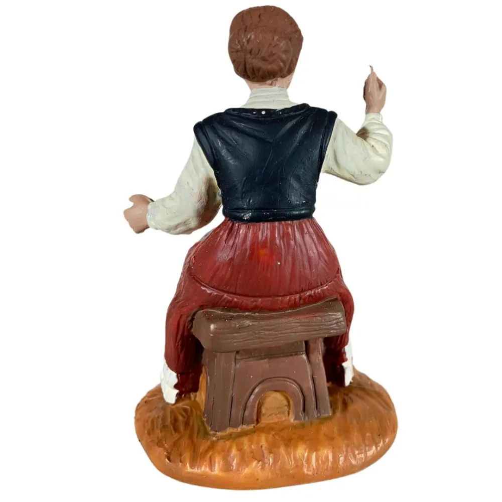 Oliver Woman Sewing, 10 cm