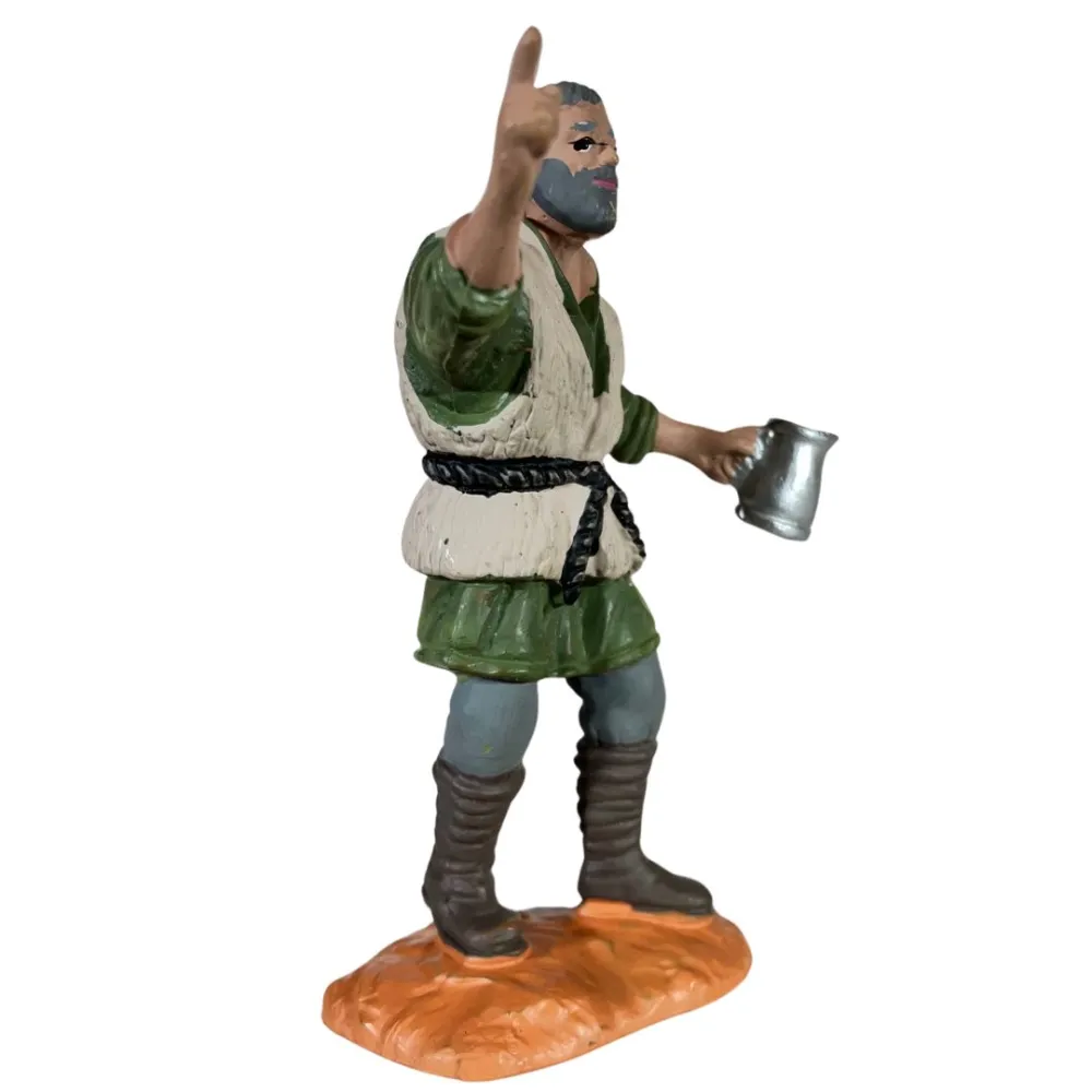 Standing Innkeeper – Oliver, 8 cm