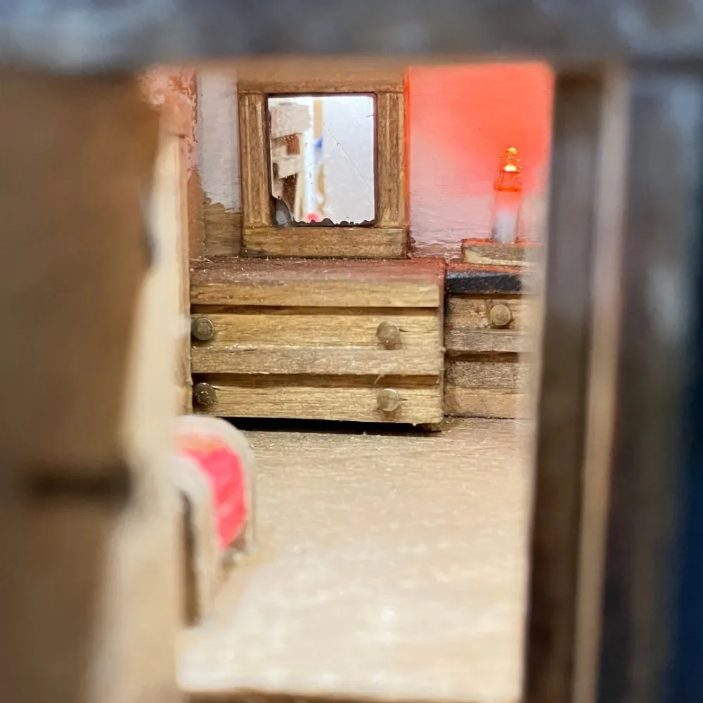 Nativity Scene in Wooden Wine Crate with Lights, Fire Effect and 3,5 cm Nativity Figures