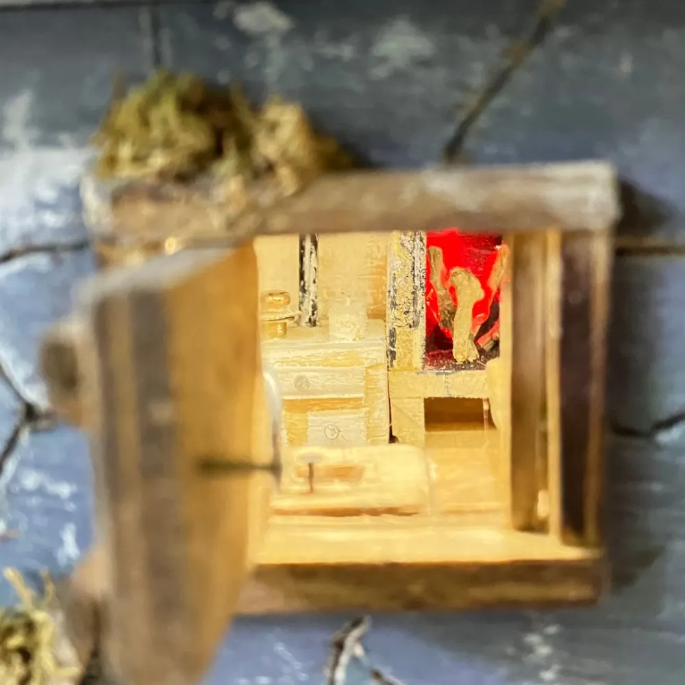 Nativity Scene in Wooden Wine Crate with Lights, Fire Effect and 3,5 cm Nativity Figures