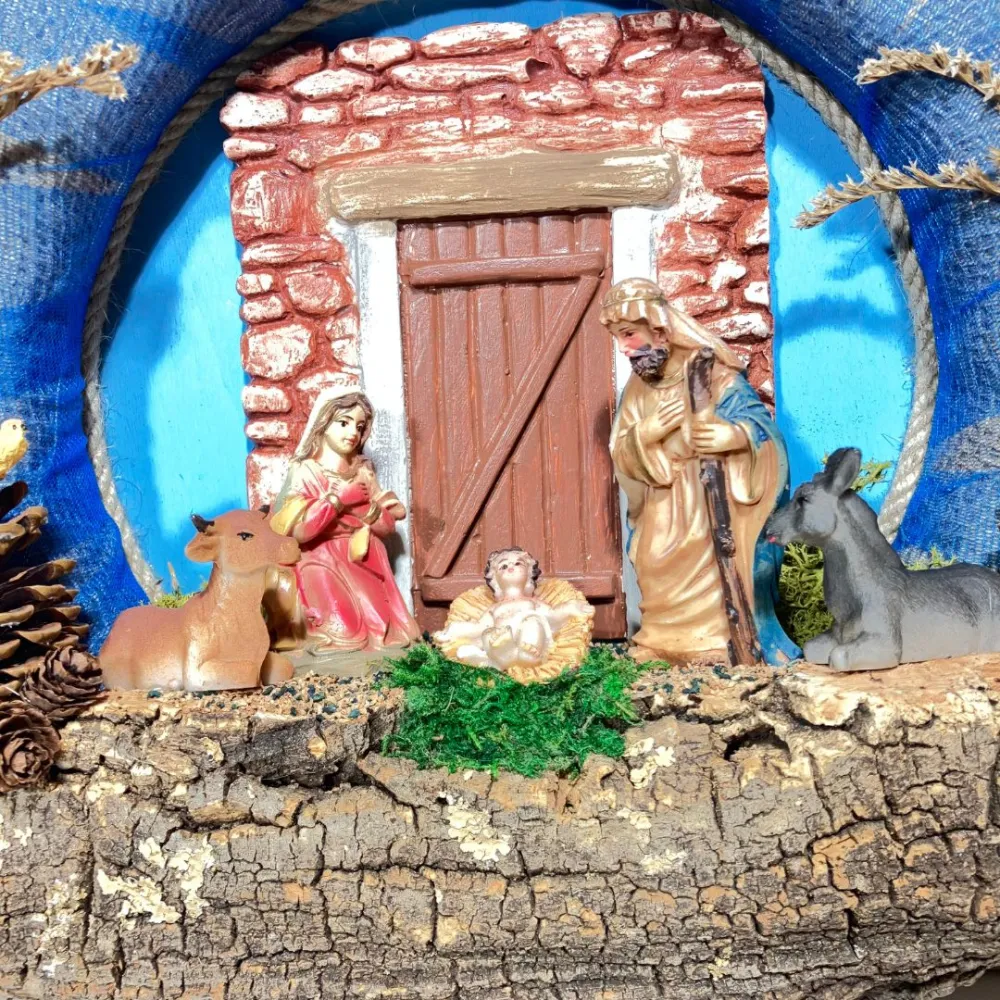 Wall-Hanging Nativity Wreath with Battery-Operated Lights and 8 cm Nativity Figures
