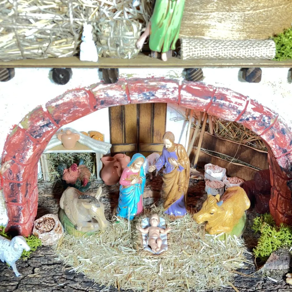 raditional Nativity Scene on Hayloft in Wood, Plaster and Cork with Lights and 10 cm Nativity Figures