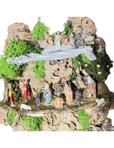 Presepe su corteccia di sughero con luci a batteria e statue da 6 cm
