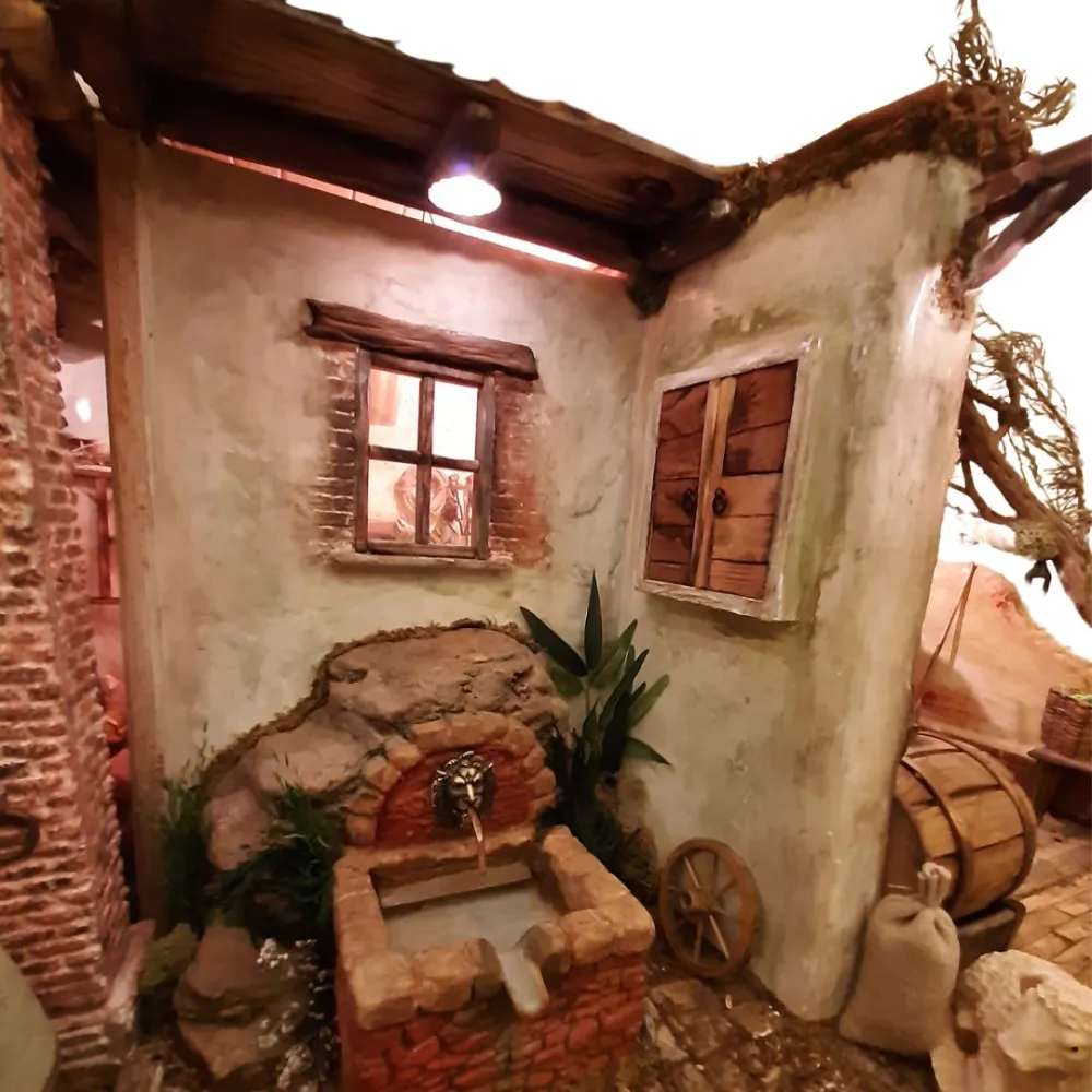 Traditional Nativity Scene in Cork and Wood with 220 V Lights and 30 cm Nativity Figures