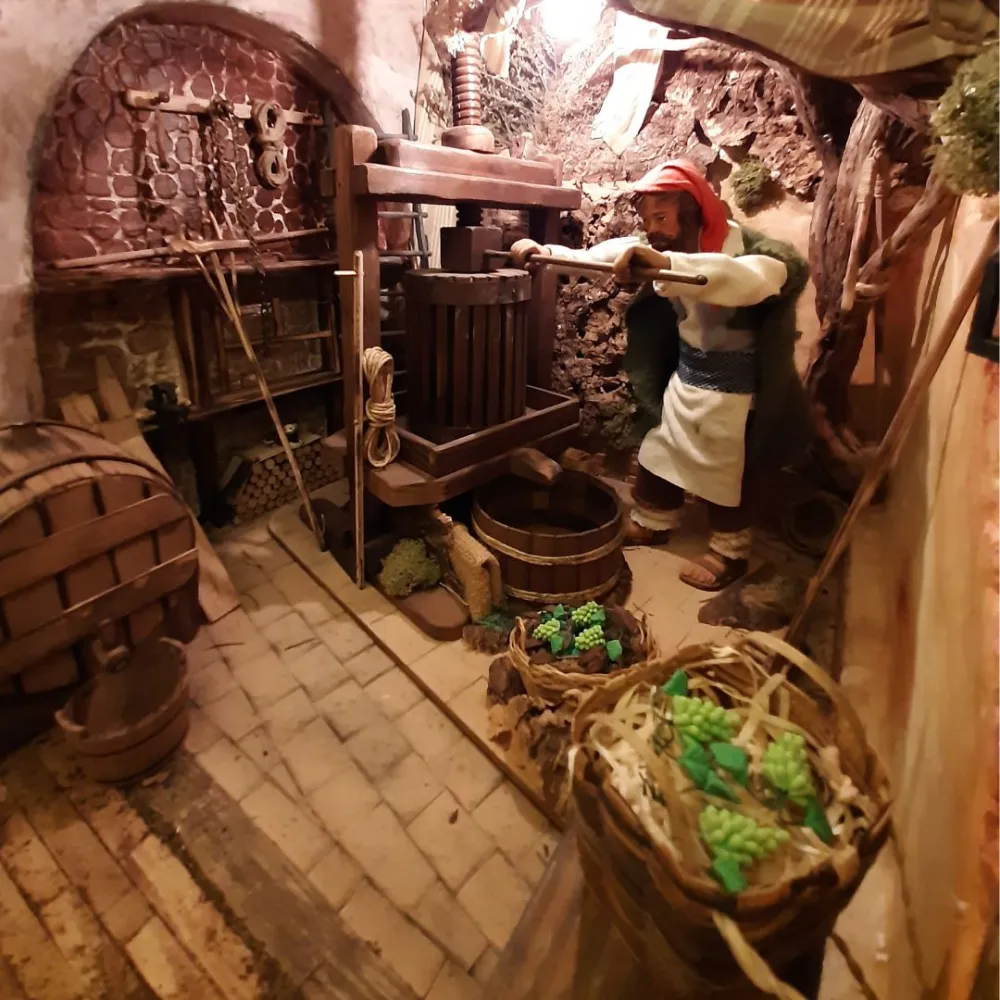 Traditional Nativity Scene in Cork and Wood with 220 V Lights and 30 cm Nativity Figures