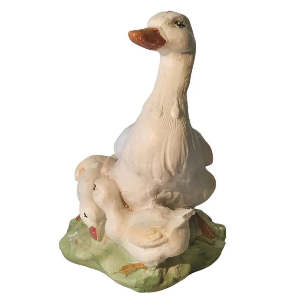 Resin Duck with Ducklings for 30 cm Nativity Figures